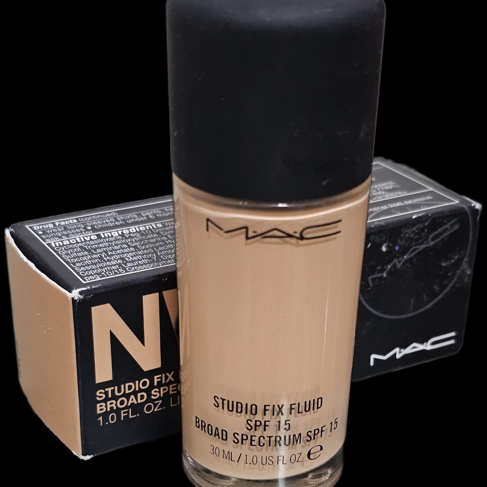 MAC Cosmetics Studio Fix Fluid Foundation SPF 15 - Tan